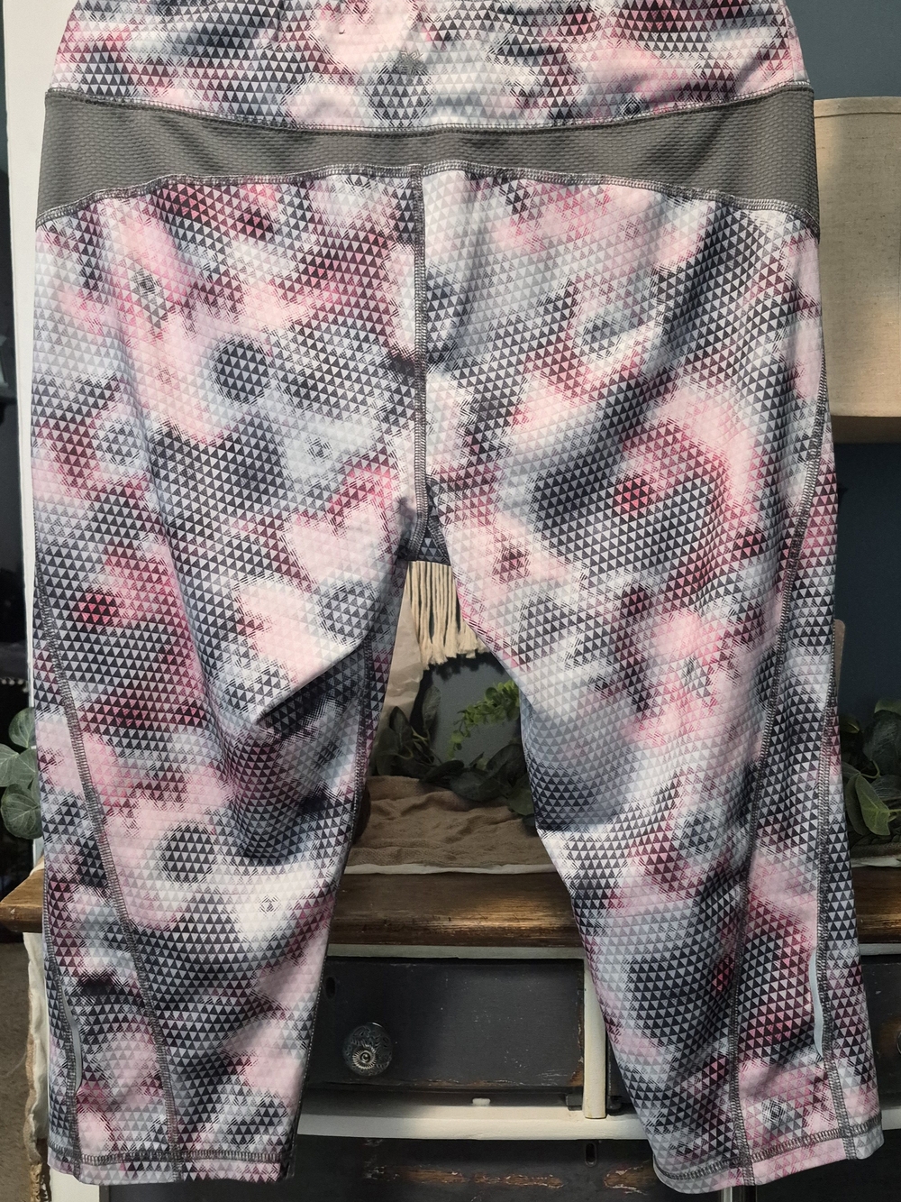 Tek Gear Pink and Gray Active Capri Leggings Sz XL - Picture 4 of 4
